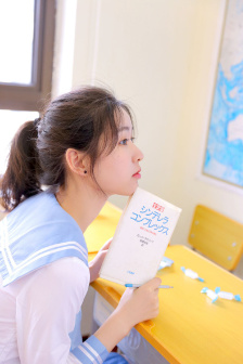 乳房与月亮